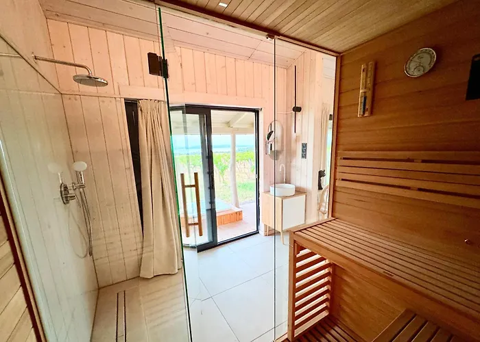 Ermenes 2 - The Vineyard Retreat With Panoramic Views On Balaton Orvenyes